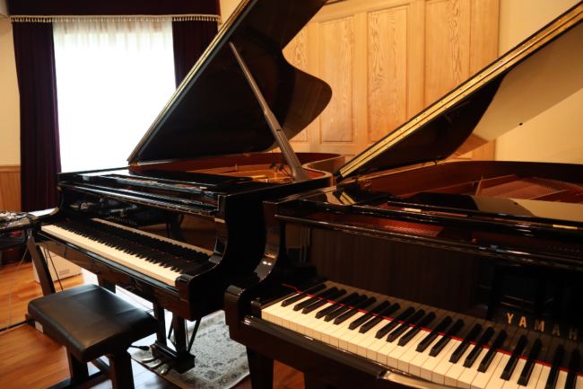 荻窪のピアノ教室では二台のグランドピアノを使用